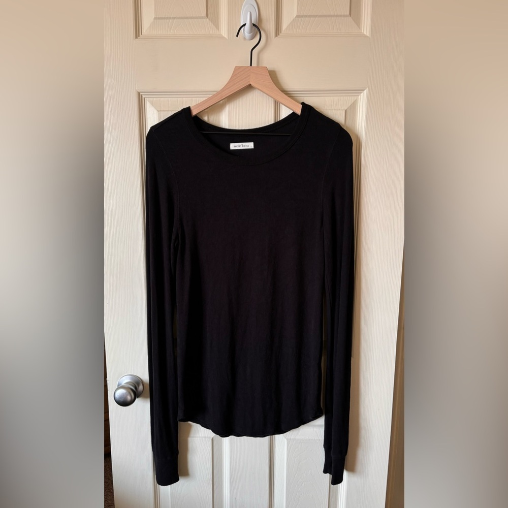 Neuflora Stayton Top — Black